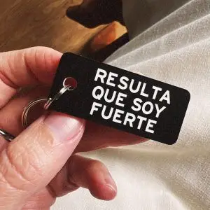 Llavero "Resulta que soy fuerte"